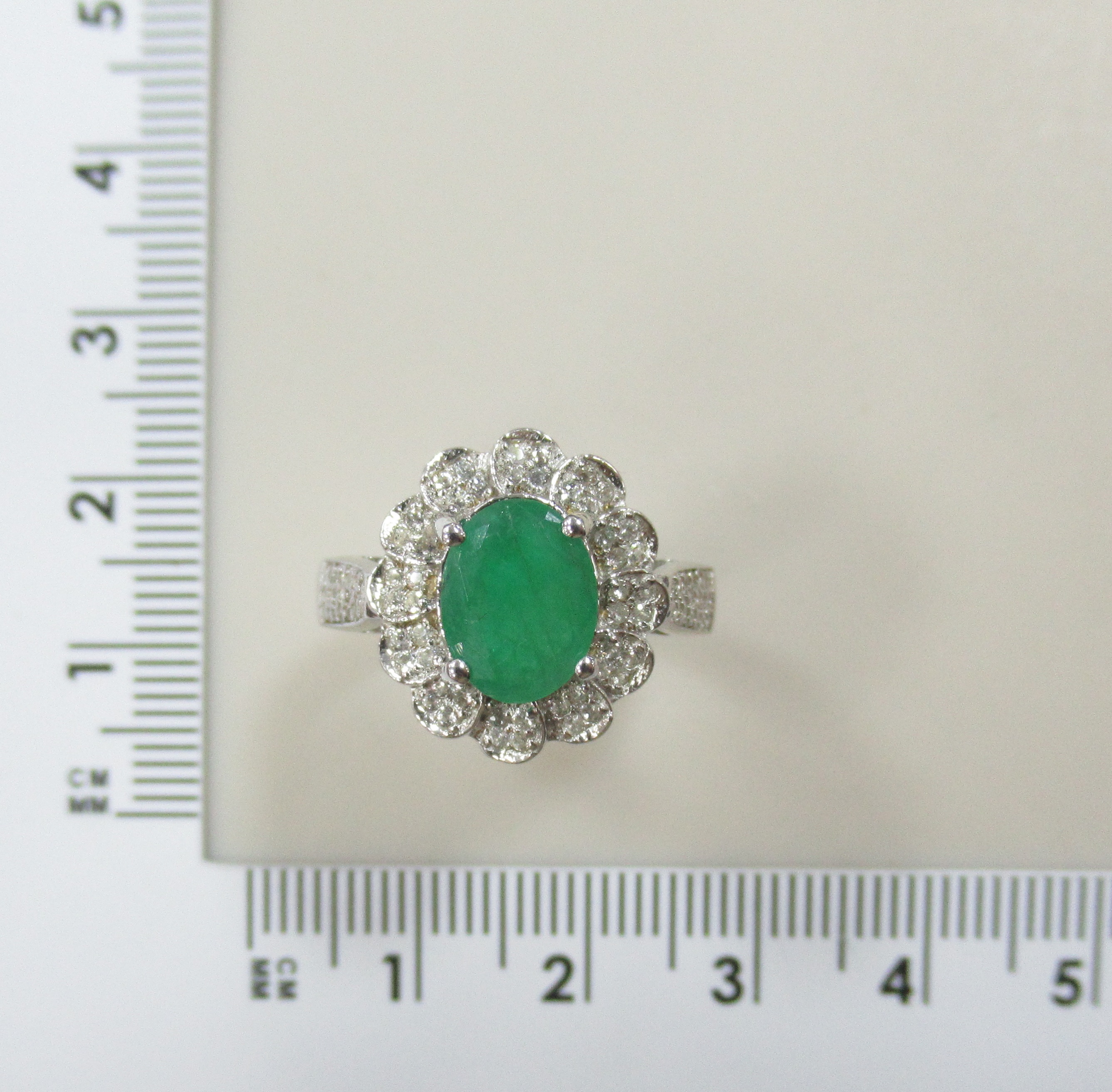 Серебряное кольцо с изумрудом "Цветок"